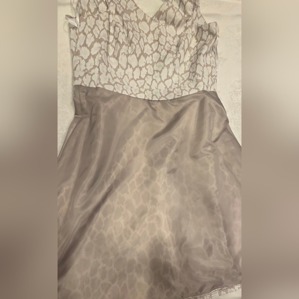 Calvin Klein Sleeveless V-Neck A-Line Dress in Light Beige Pattern Size 6 - Picture 10 of 16